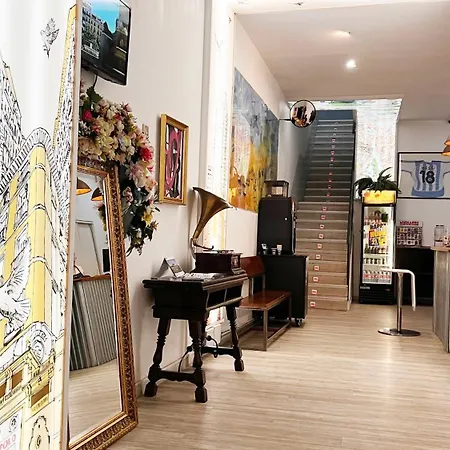 Way Hostel Madrid-3